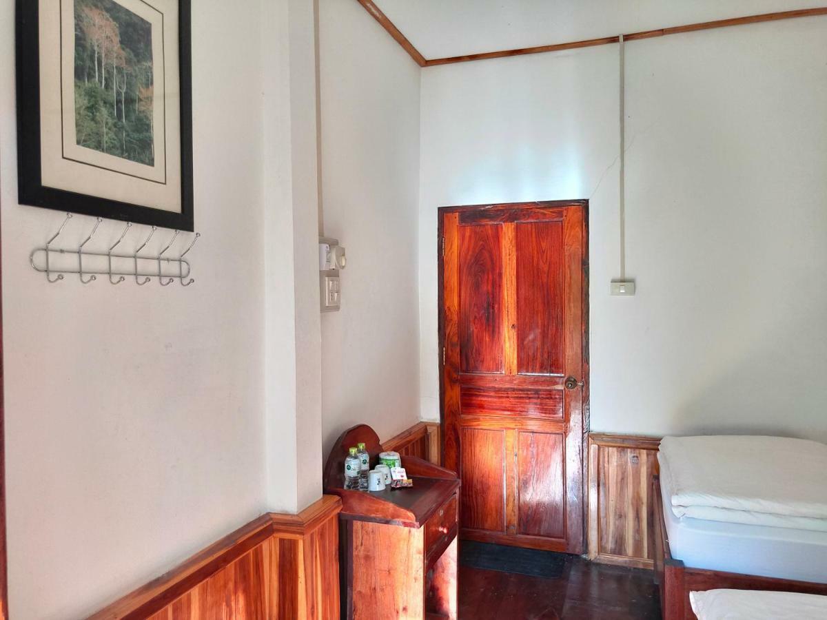 Sunset Bungalows & Gh Muang Ngoi Buitenkant foto