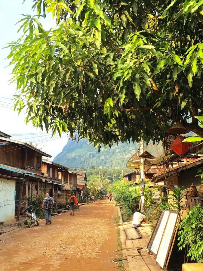 Sunset Bungalows & Gh Muang Ngoi Buitenkant foto