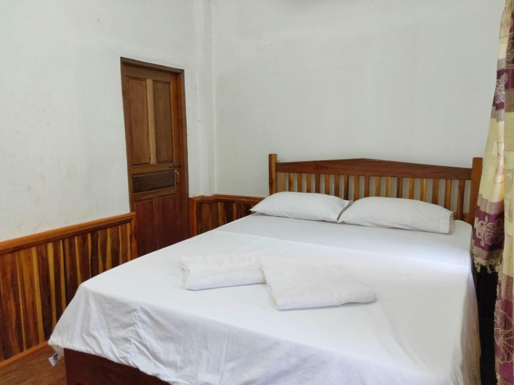 Sunset Bungalows & Gh Muang Ngoi Buitenkant foto