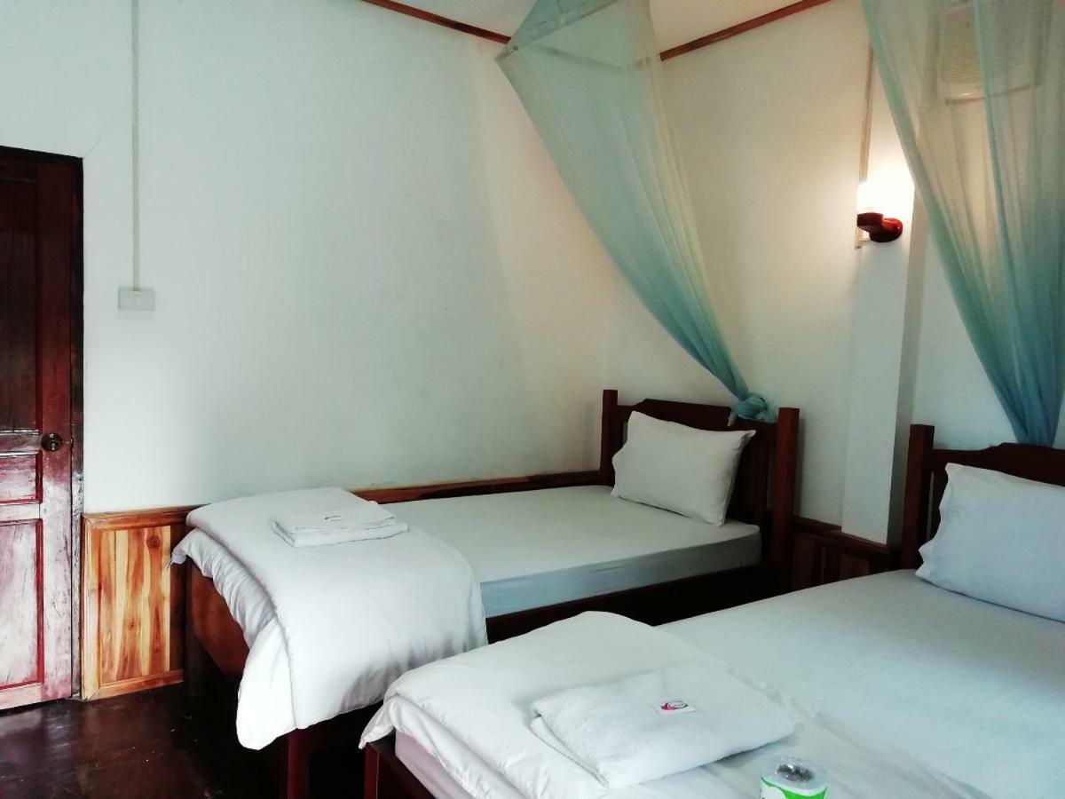 Sunset Bungalows & Gh Muang Ngoi Buitenkant foto