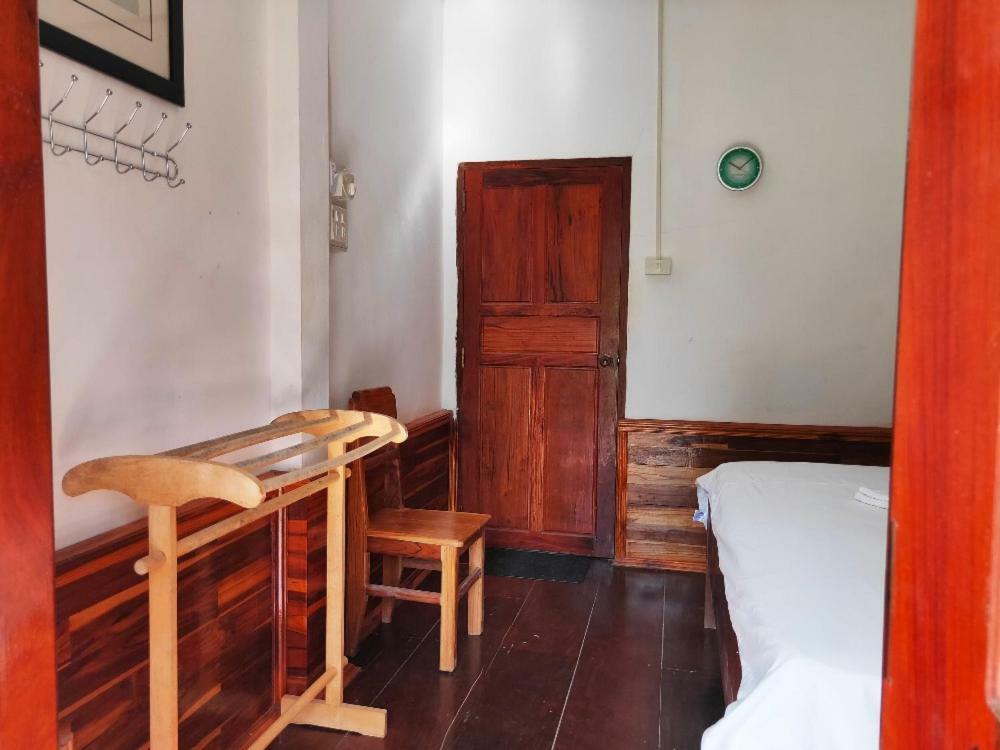 Sunset Bungalows & Gh Muang Ngoi Buitenkant foto